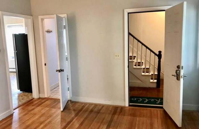 15 Dean Avenue - 15 Dean Avenue, Newport, RI 02840