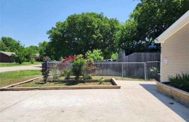 922 Ashwood Drive Gallery 4
