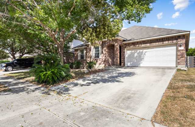 Beautiful 4-Bedroom Home Near Randolph AFB Gallery 3