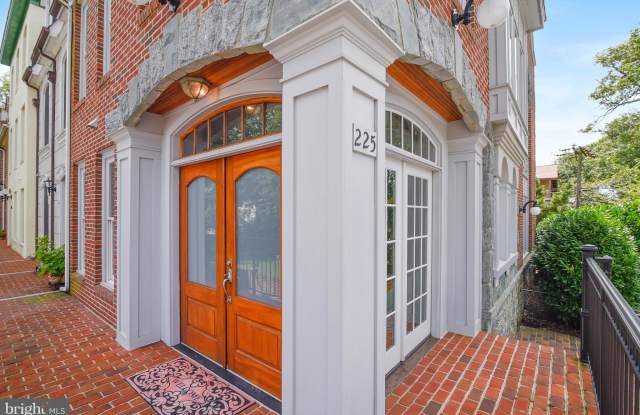 225 LOCUST STREET SE Gallery 3