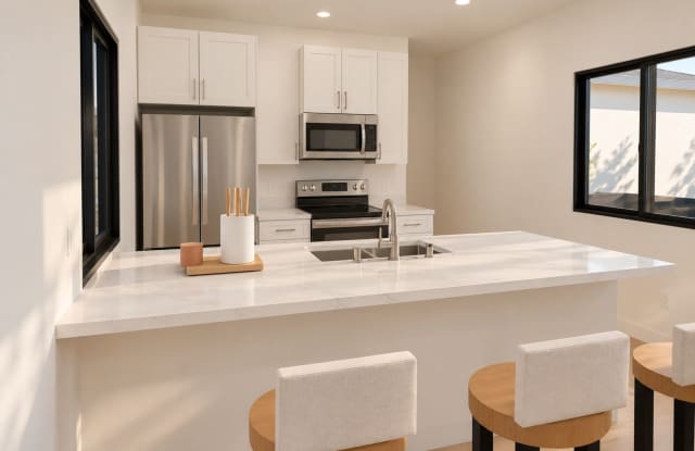 Brand New 4 Bed / 2 Bath Near SDSU with Shared Pool, Balcony and Chef’s Kitchen Gallery 4