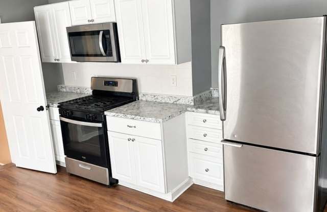Charming 2BR Duplex in Lowell Gallery 1