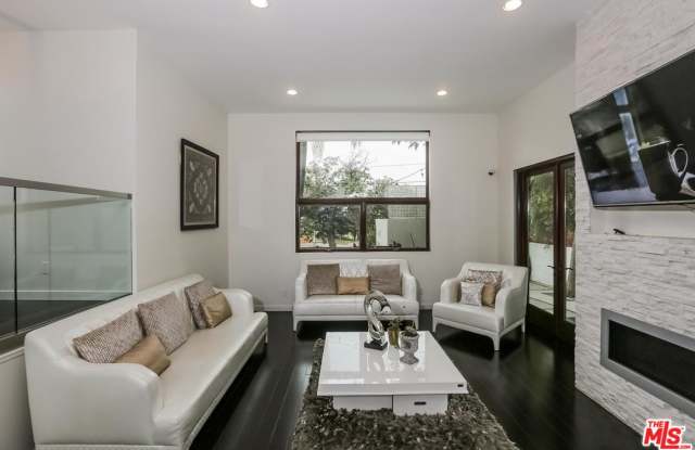 10844 ROCHESTER Avenue Gallery 4