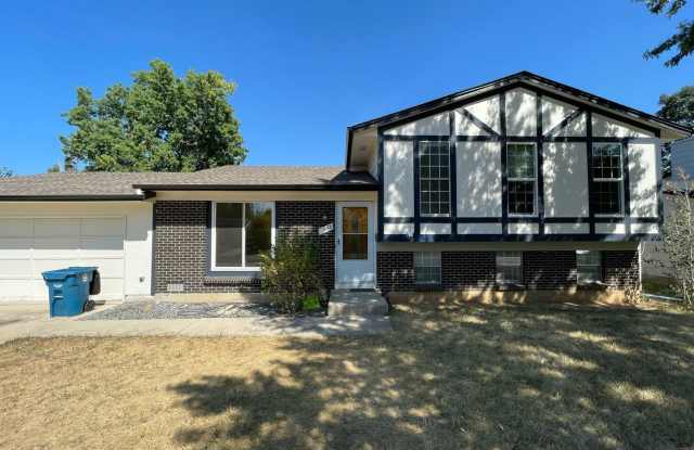 Terrific 4 bedroom, 2 bath Louisville Home - Available August 21st! August RENT FREE photos photos