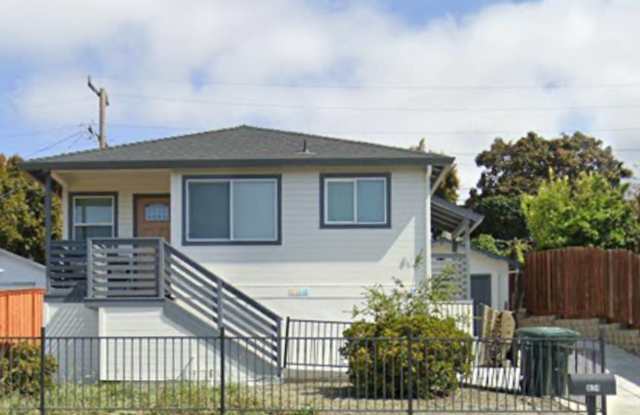 Charming 2 Bed, 1 Bath Single Family Home Gallery 3
