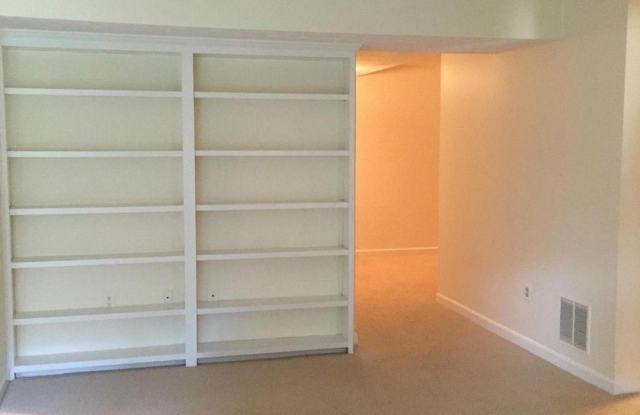 4641 LUXBERRY DR Gallery 2