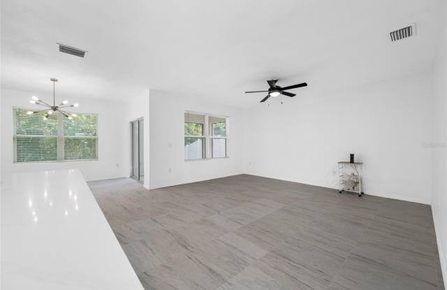605 BLUE POINT Drive Gallery 3