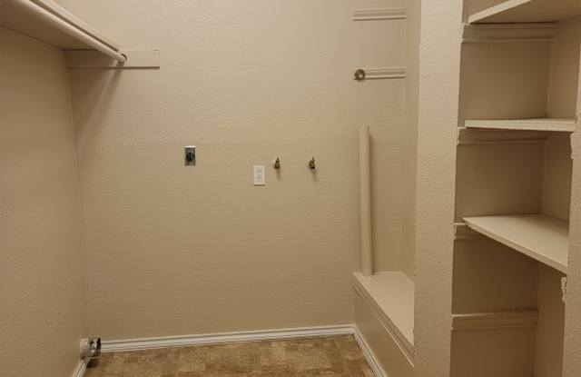 201 East Dullnig Court Gallery 3