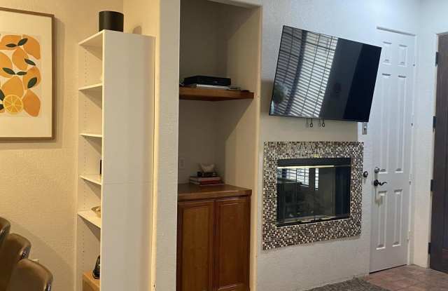 50650 Santa Rosa Plaza Gallery 4