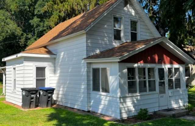 Recently Renovated 3 Bedroom 1 Bath Single Family Home Available Soon! photos photos