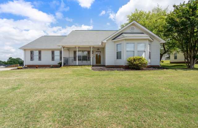 Spacious 3 Bedroom Home Near Downtown Greer with Large Backyard and 2-Car Garage. photos photos