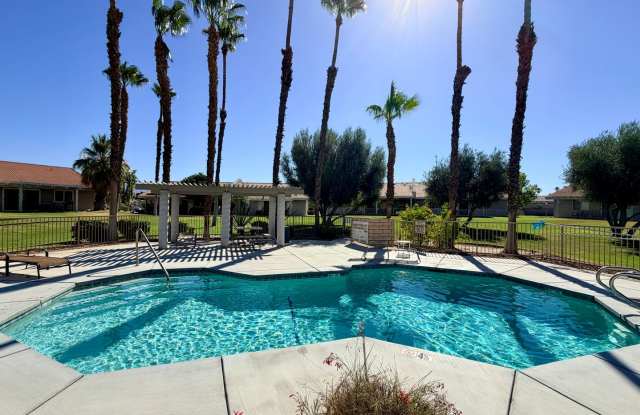 AVAILABLE NOW! BEAUTIFUL 2-Bedroom 2 -bathroom Condo in La Quinta Palms! photos photos