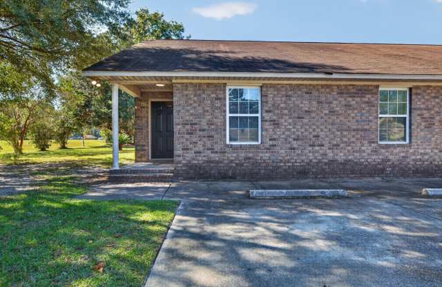 3 Bed 2 bath ready to move in ask about free rent!! Gallery 1