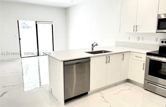 15925 SW 2 PL Gallery 2