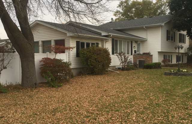 1122 Royal Drive photos photos