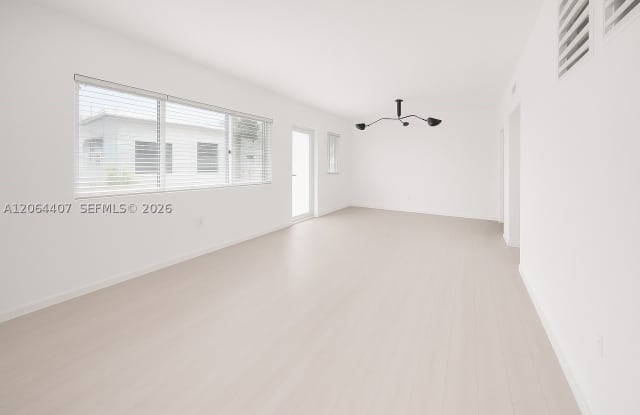 1110 Venetian Way Gallery 3