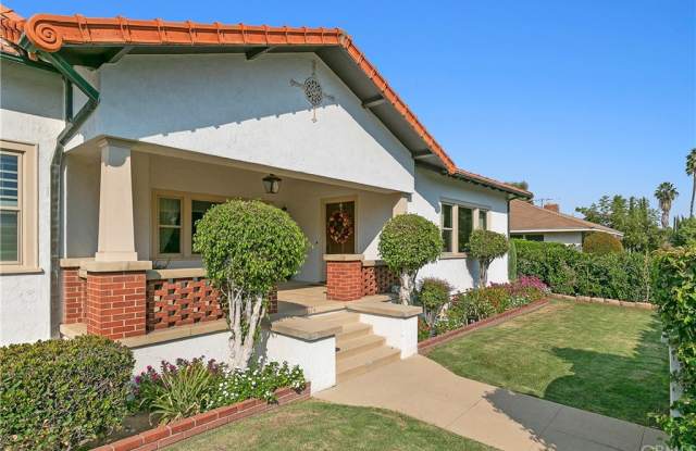 2515 E Del Mar Boulevard Gallery 2