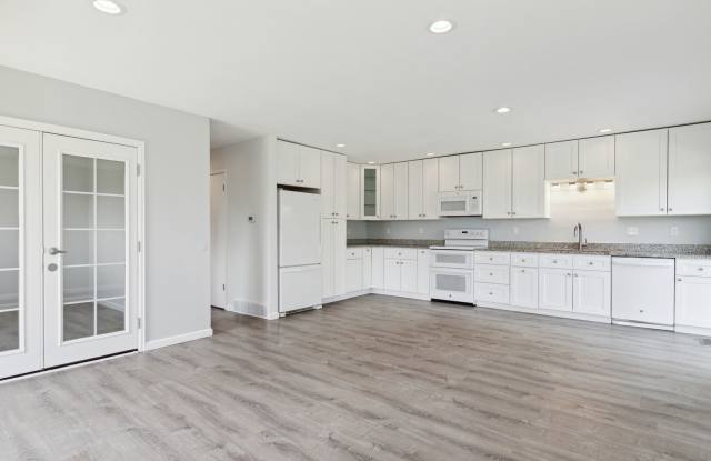 Beautifully Renovated 3bed / 2bath in PRIME Boulder location with POOL !!! photos photos