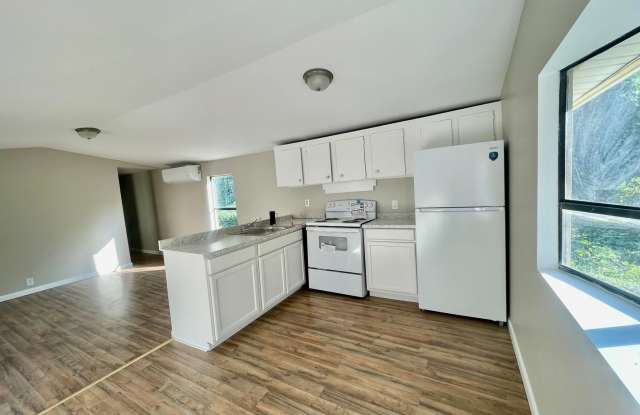 100 Mastin Lake Rd NE photos photos