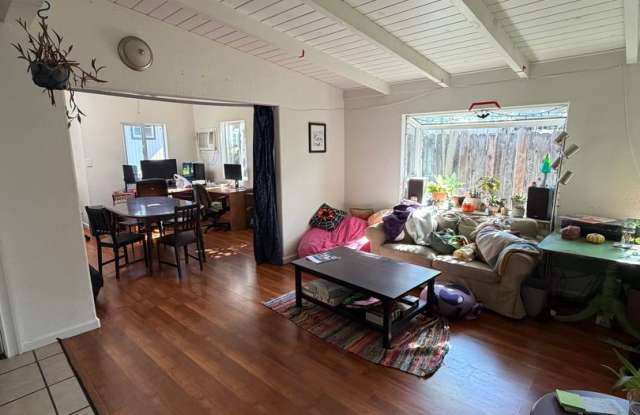 744 M Street 5 Bedroom 2 Bathroom House In Central Davis photos photos