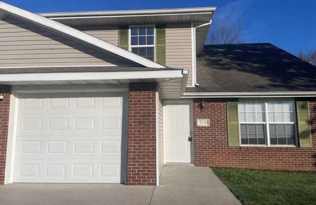 4 bedroom, 2 Bathroom Duplex - 1330 North Frideriki Drive, Boone County, MO 65202
