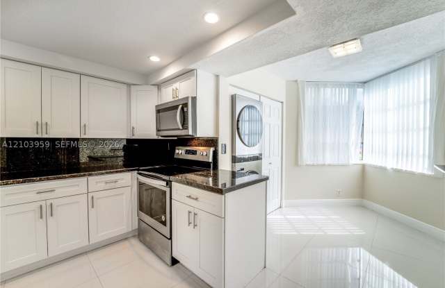 1900 Sabal Palm Dr Gallery 4