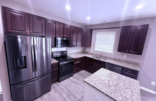 Beautiful Home in a Convenient Location! Gallery 1