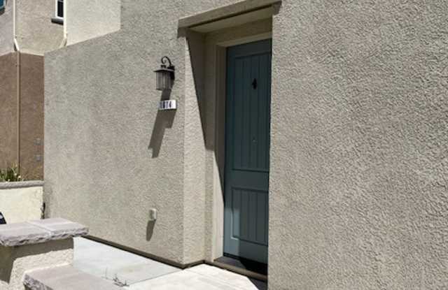 Available Now! Beautiful River Islands Townhome Gallery 1