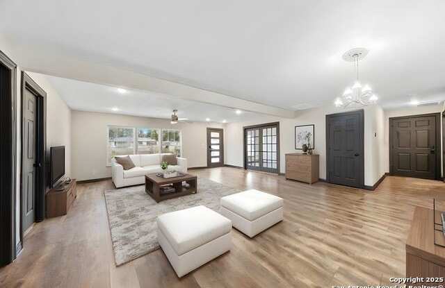 2643 W Gramercy photos photos