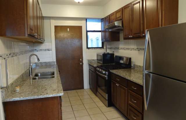5463 S Ingleside Avenue Gallery 4