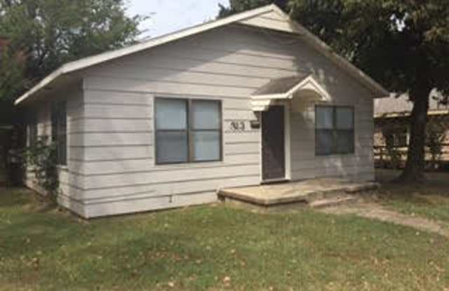 Comfortable living in this 3-bedroom, 1-bath home Gallery 1