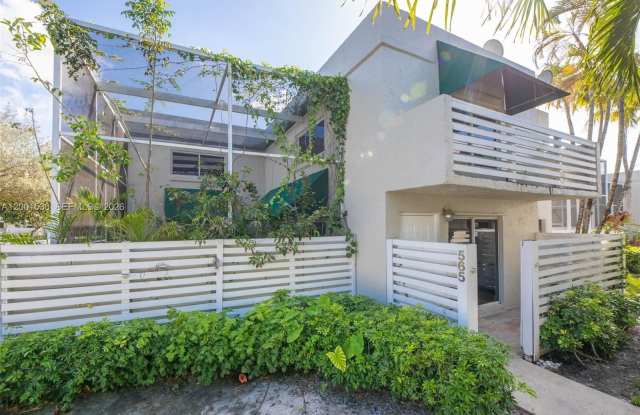 565 NW 97th Ave photos photos