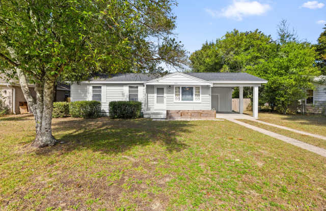 354 Chicago Avenue - 354 Chicago Avenue, Valparaiso, FL 32580