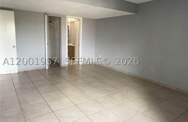 9375 Fontainebleau Blvd Gallery 2