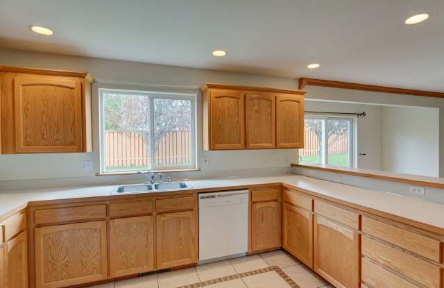 4 Bedroom 2.5 bath Home in Cherry Hill Gallery 4