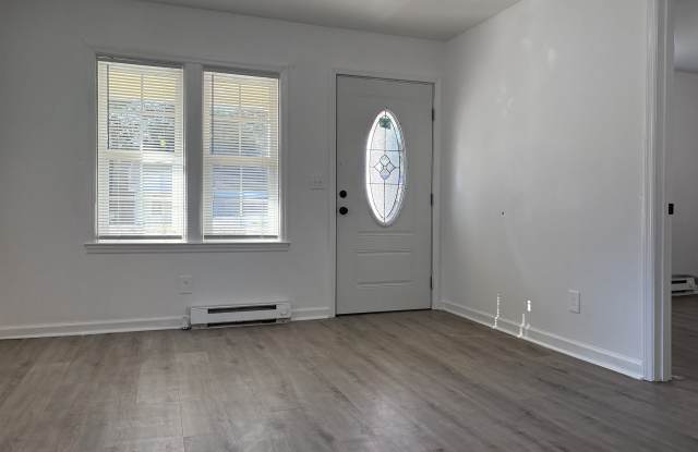 907 Gladstone Street Gallery 3