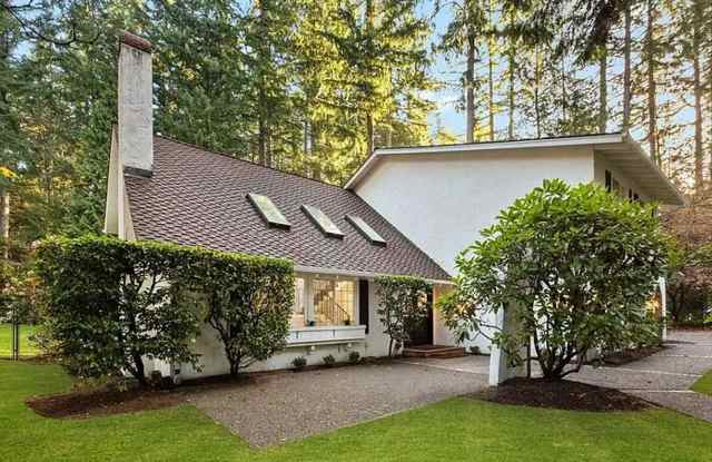 4Bd/3.5Ba Bellevue Home Gallery 4