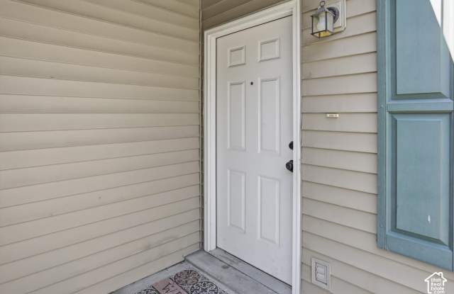 826 E 760 N Gallery 2