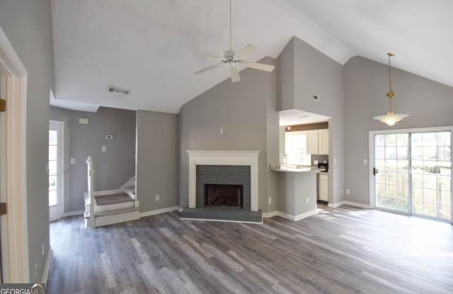 700 S Fairfield Drive Gallery 3