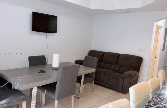 10686 SW 8th Street 205, Pembroke Pines, FL 33025 Gallery 3