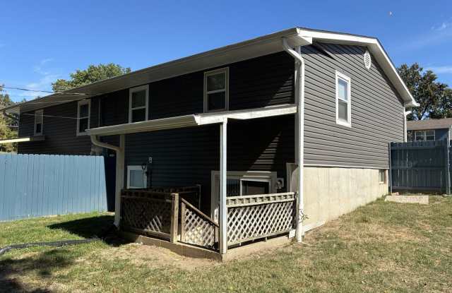 Nice 4 Bedroom 2 Bathroom Duplex! Gallery 2