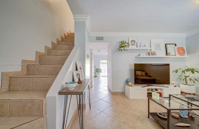 5555 Ludlam Rd - 5555 Ludlam Road, South Miami, FL 33155