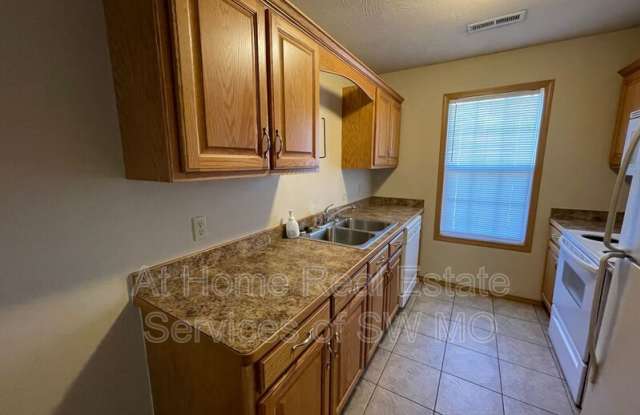 1096 N Westwood Gallery 3