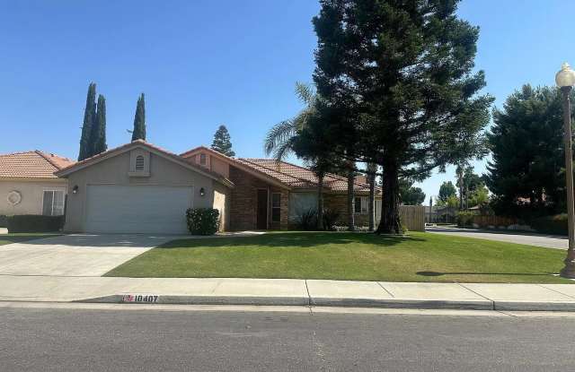 Spacious 3BD/2.5BA Home in Bakersfield's 93311 — HOA Community, Pool, Fireplace, Garage & Small Pets Welcome! photos photos