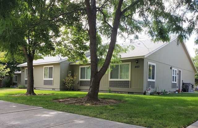 *Two Weeks Of Free Rent!! 3 bed 2 bath Single-Level townhome *Affordable Housing Property* photos photos