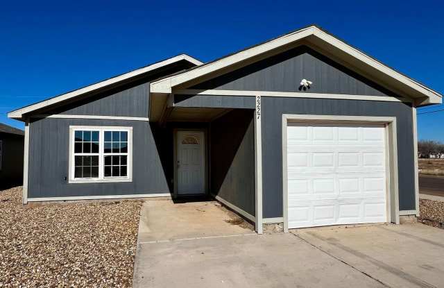 Charming 3-Bedroom, 2-Bathroom Home in Northeast Lubbock Gallery 1