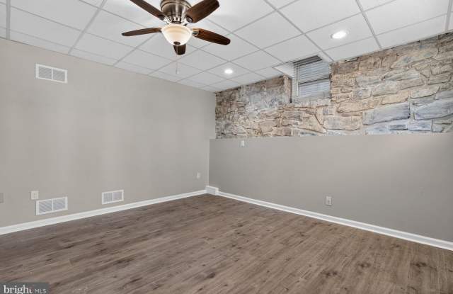 256 S WASHINGTON Street Gallery 3