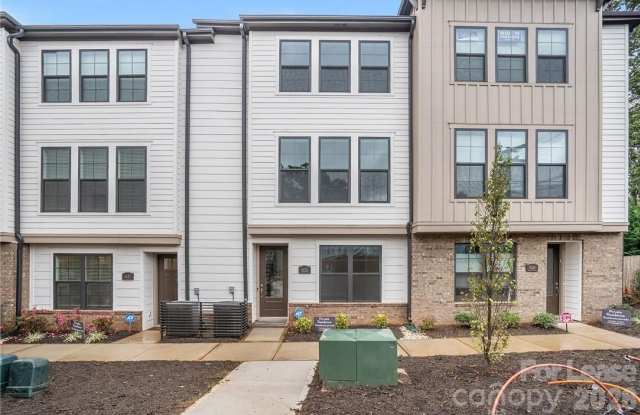 1622 Nandina Corners Alley Gallery 2