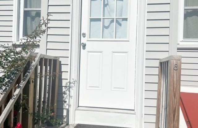 179 Montauk Avenue unit: 3 photos photos