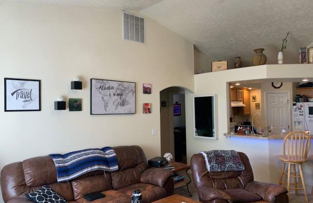 Stylish 4 Bedroom/2 Bathroom Home | $250 OOF FIRST MONTH'S RENT!! Gallery 4